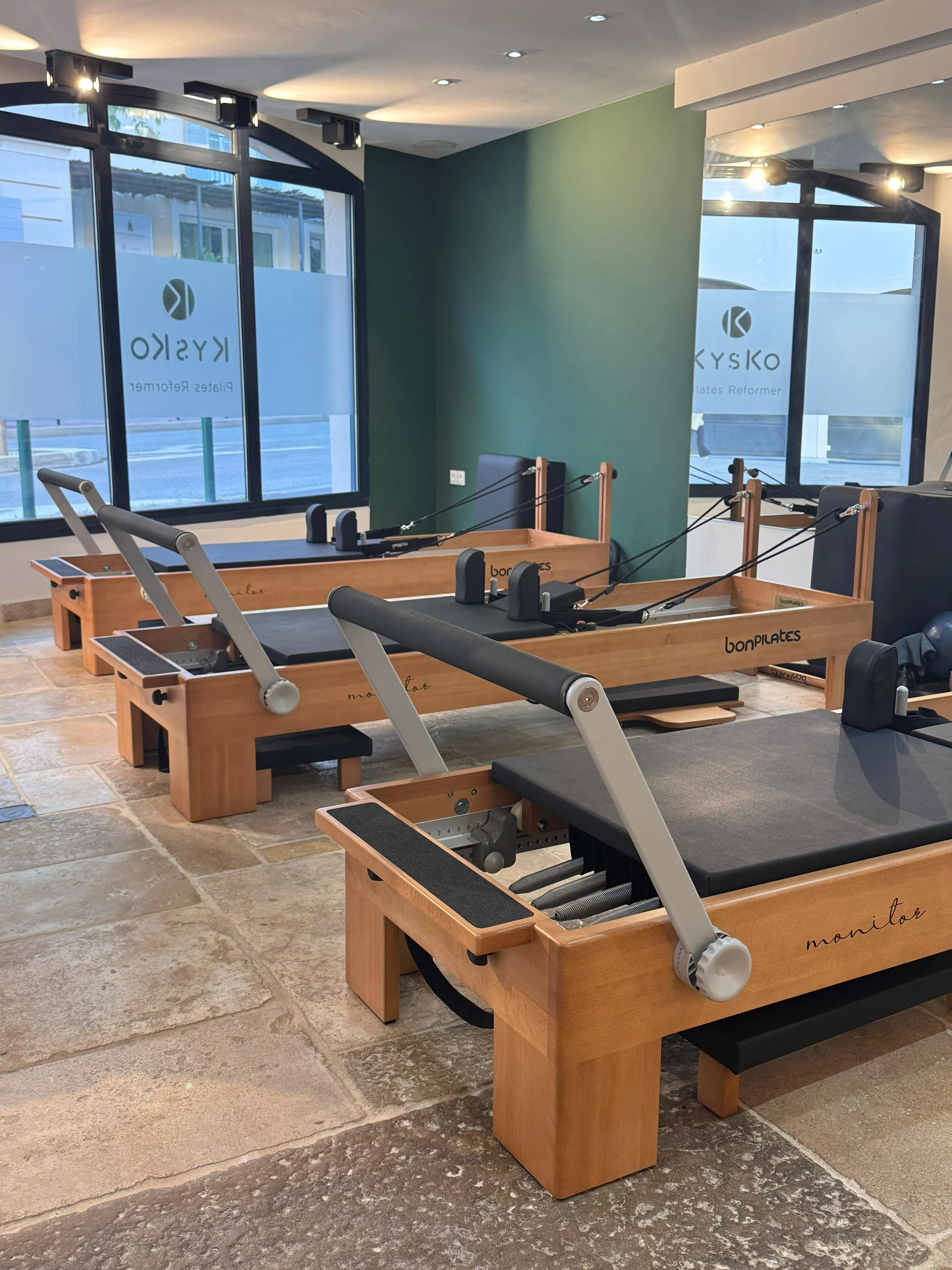 Exclusive Lagree equipment details